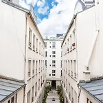 Design Studio Near Metro And Eiffel Tower