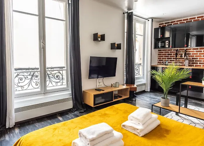 Design Studio Near Metro And Eiffel Tower
